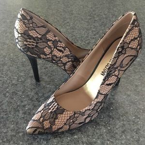 Cosmopolitan “Satisfy” black lace heel, size 8